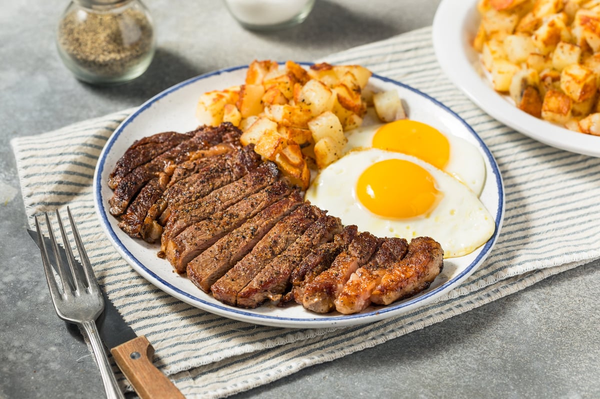 Steak and Eggs Desayuno